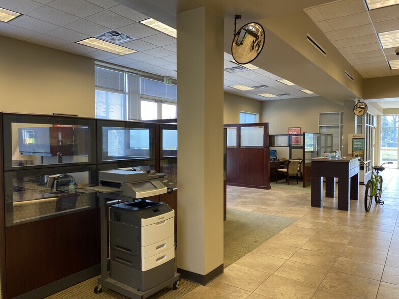 More Photos Of 7750 N Wickham Rd, Melbourne Bank For Lease