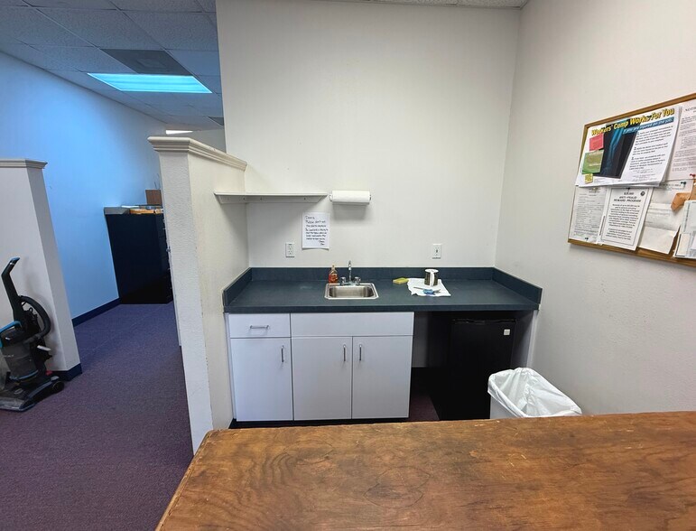 More Photos Of 913-915 N Nova Rd, Holly Hill Office For Lease