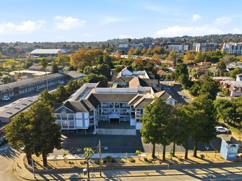 More Photos Of 600 Riverside Ave, Santa Cruz Hotel For Sale