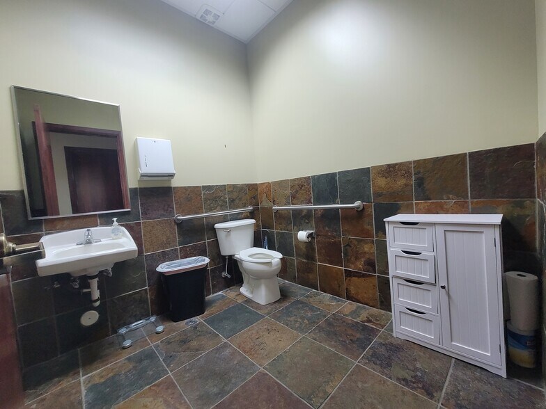 More Photos Of 1492 S 800 W, Woods Cross Office For Lease