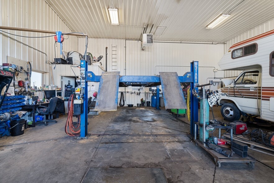 More Photos Of 81 Barstow St, Carseland Auto Repair For Sale