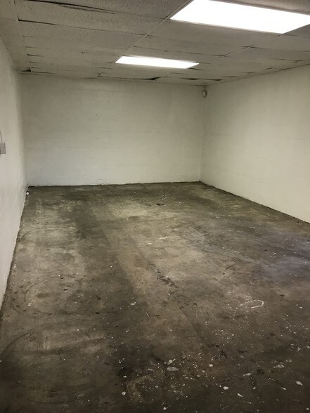 More Photos Of 909 W International Speedway Blvd, Daytona Beach Freestanding For Sale