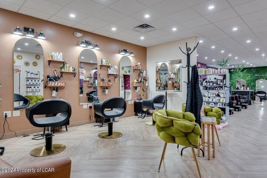 More Photos Of 447 Market St, Kingston Freestanding For Sale