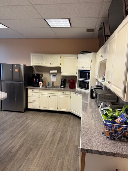 More Photos Of 1040 High St, Hanover Office For Lease