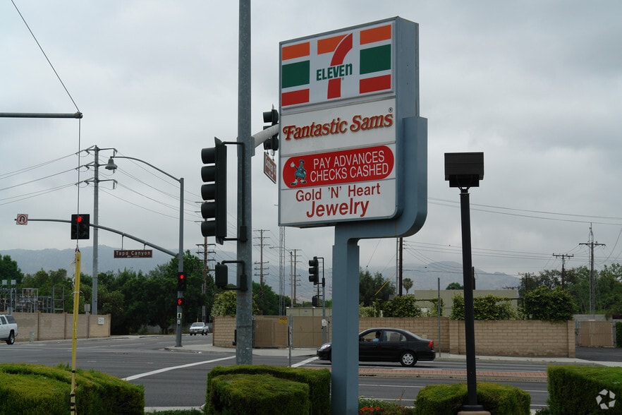 More Photos Of 3998 Cochran St, Simi Valley General Retail For Lease