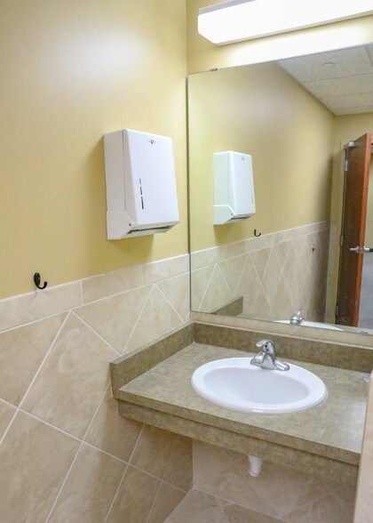 More Photos Of 1605 Heritage Dr, Northfield Office For Lease