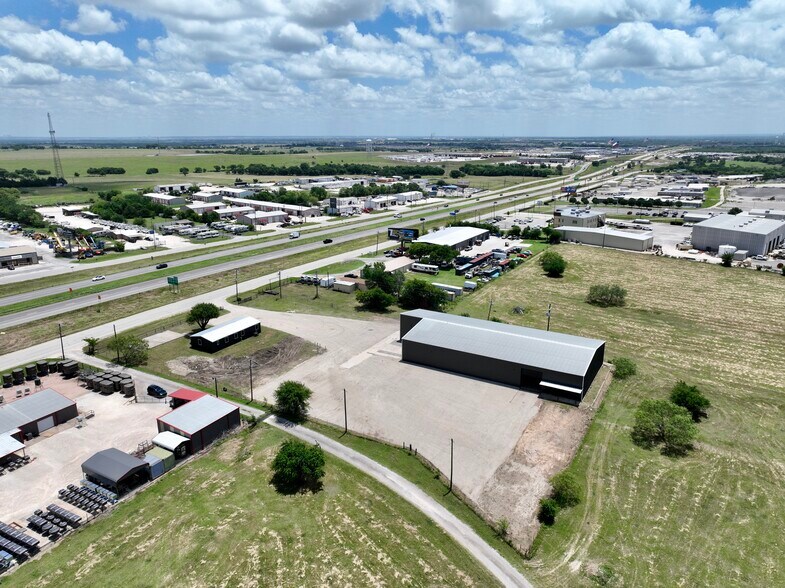 More Photos Of 4528 S Interstate 35, Alvarado Warehouse For Lease