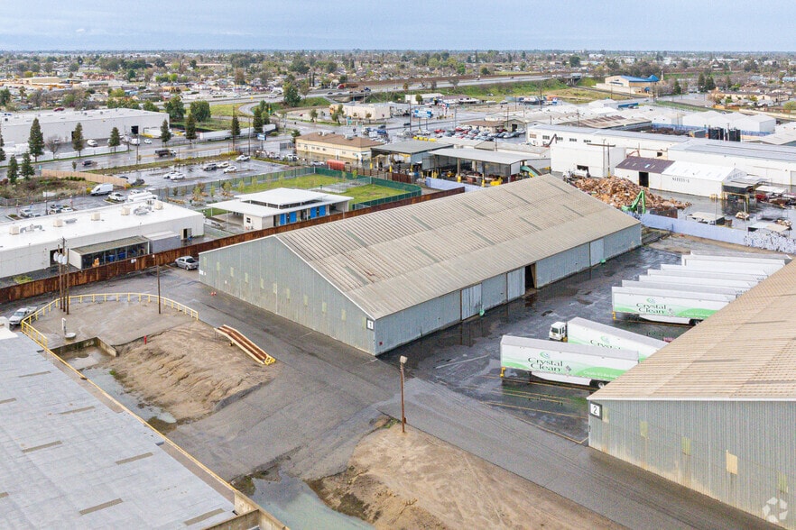 More Photos Of 1900 E Brundage Ln, Bakersfield Warehouse For Lease