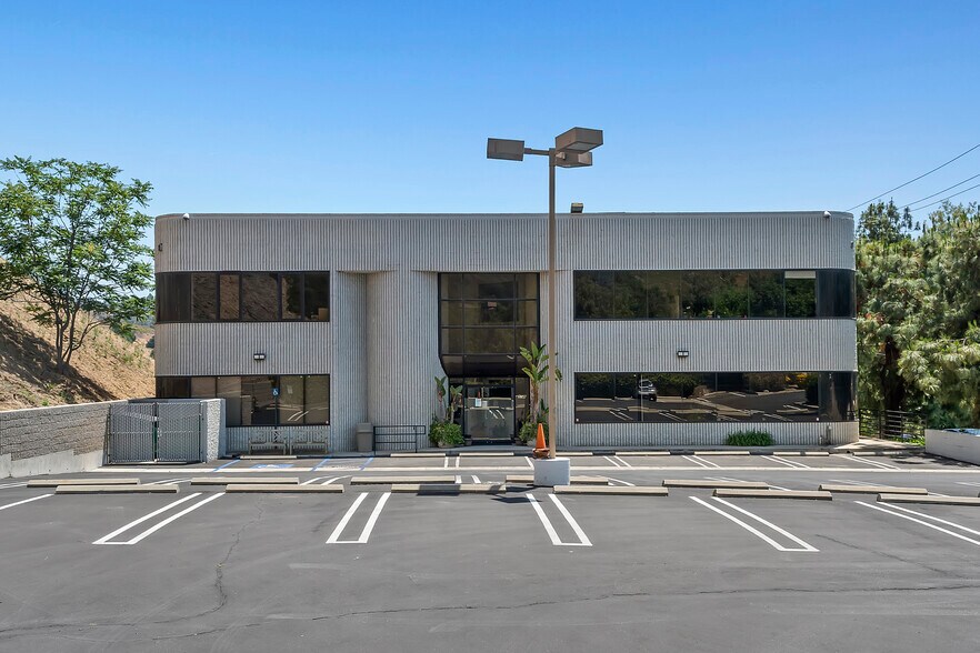 More Photos Of 5146 Douglas Fir Rd, Calabasas Office For Lease