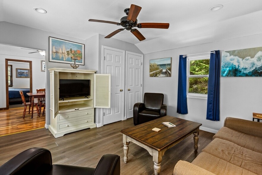 More Photos Of 2076 Atlantic Hwy, Lincolnville Hotel For Sale