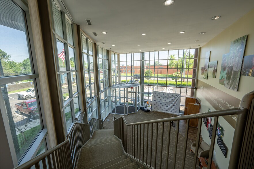 More Photos Of 807 Kinnear Rd, Columbus Medical For Sale