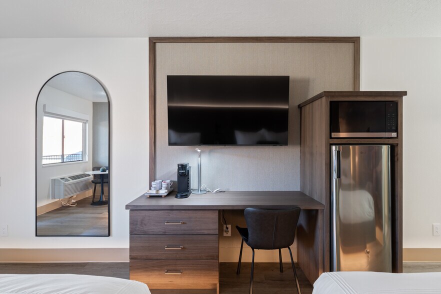 More Photos Of 245 N Red Cliffs Dr, St George Hotel For Sale