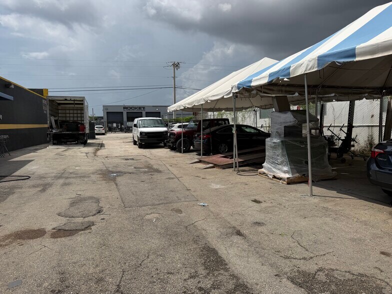 More Photos Of 2760 NW 36 St & 2825 NW 35 ST st, Miami Flex For Lease