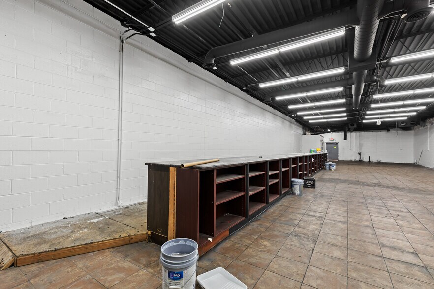 More Photos Of 192 S Main St, Mount Clemens Freestanding For Sale