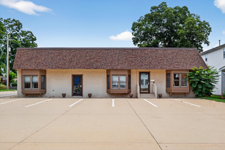 Primary Photo Of 638 Main St, Columbia Office For Sale