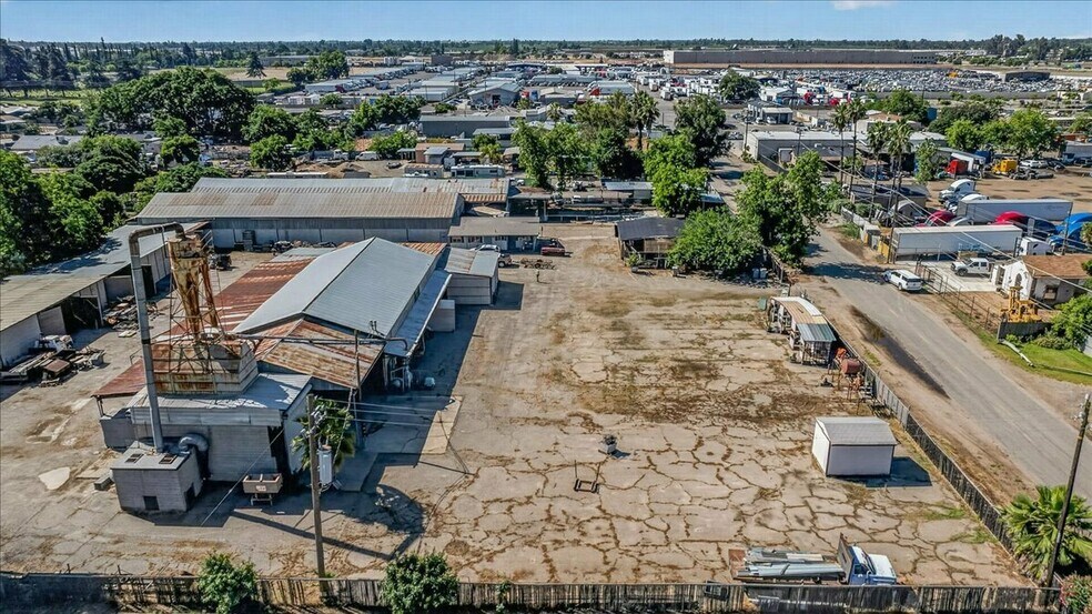 More Photos Of 708 N Pleasant Ave, Fresno Warehouse For Sale