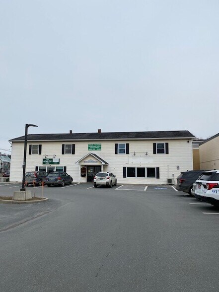 More Photos Of 15 Cottage St, Barre City Flex For Lease