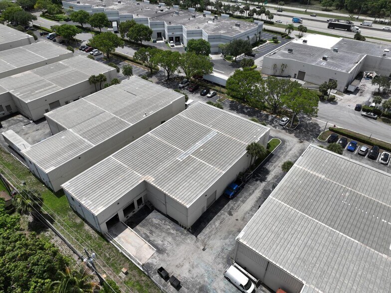 More Photos Of 3371-3373 NW 168th St, Miami Gardens Warehouse For Lease