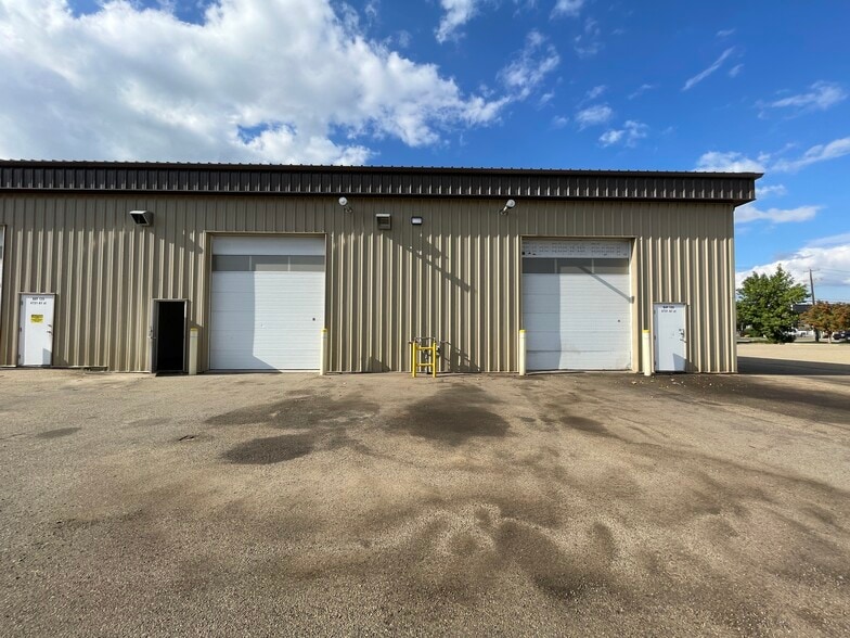 More Photos Of 4731 61 St, Red Deer Service For Lease