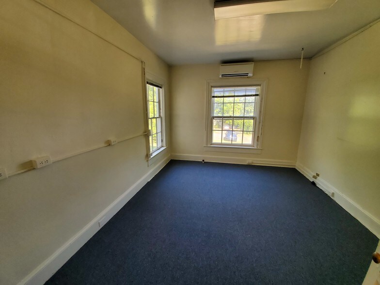 More Photos Of 50 Culpeper St, Warrenton Office Residential For Sale