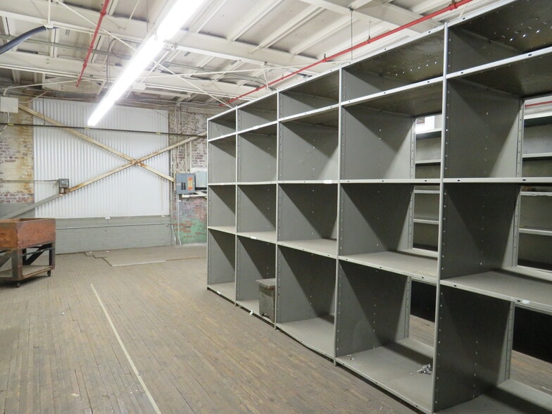 More Photos Of 186 Lincoln Ave, Grove City Warehouse For Lease