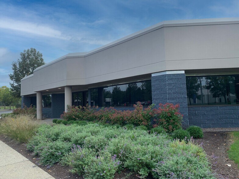 More Photos Of 455 Commerce Dr, Buffalo Research And Development For Lease