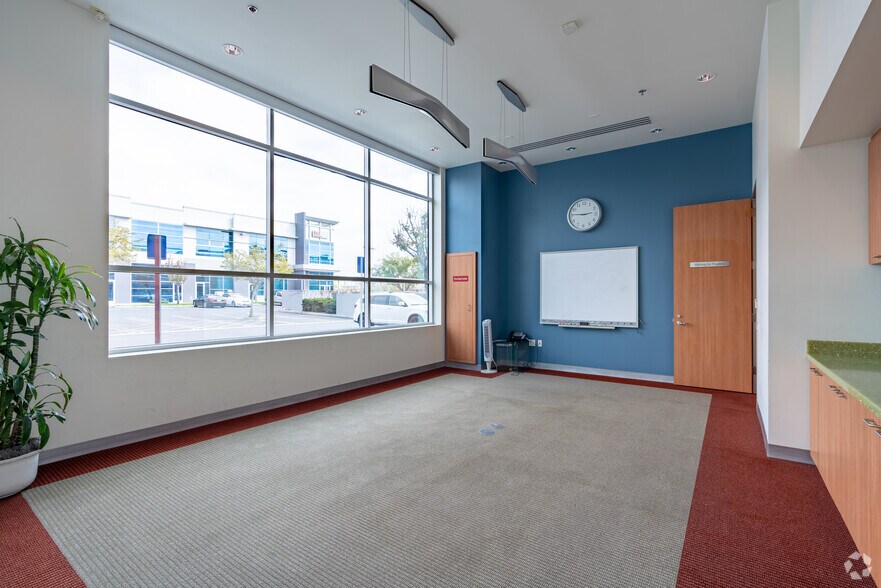 More Photos Of 880 Parkview Dr N, El Segundo Office For Sale