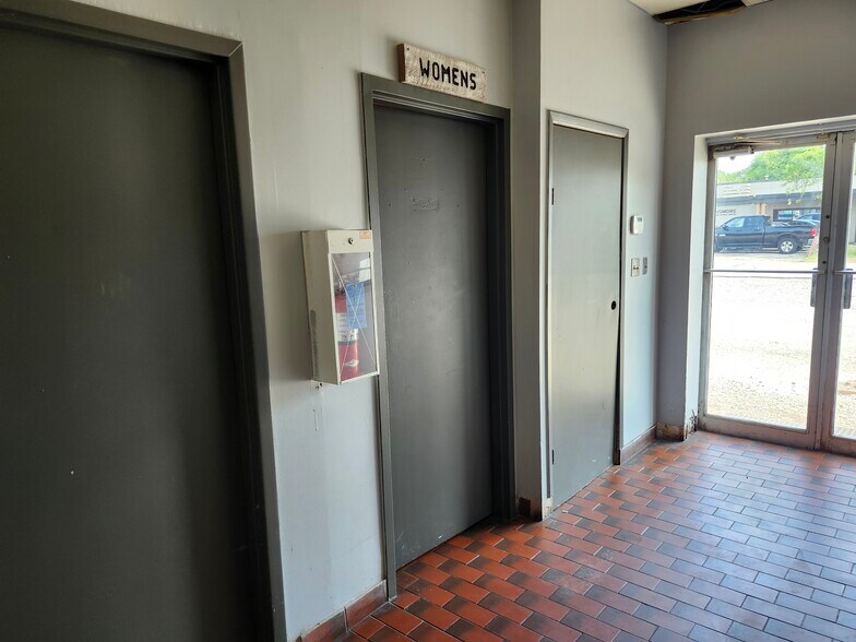 More Photos Of 49 Scott St W, St Catharines Storefront Retail Office For Sale