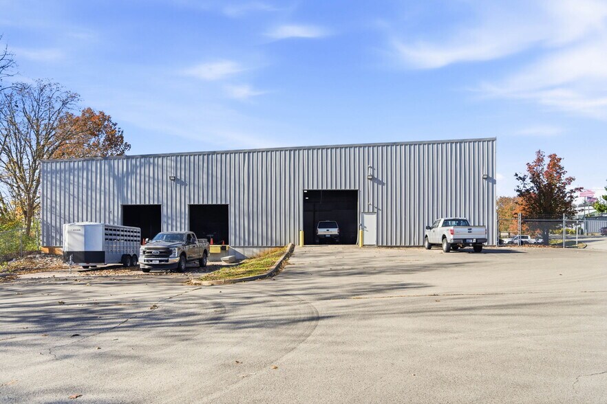 More Photos Of 13720 Aiken Rd, Louisville Warehouse For Sale