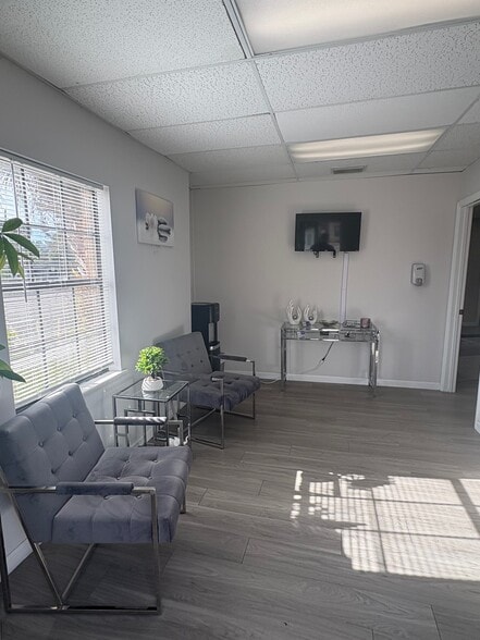 More Photos Of 6105 Memorial Hwy, Tampa Office For Lease