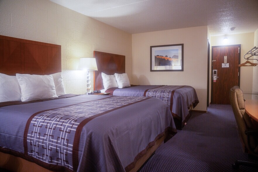 More Photos Of 502 S Division Ave, Cavalier Hotel For Sale