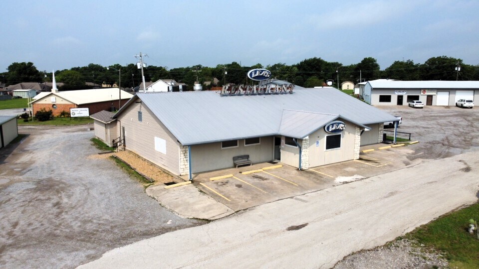 More Photos Of 701 N Crossroads, Leonard Restaurant For Sale