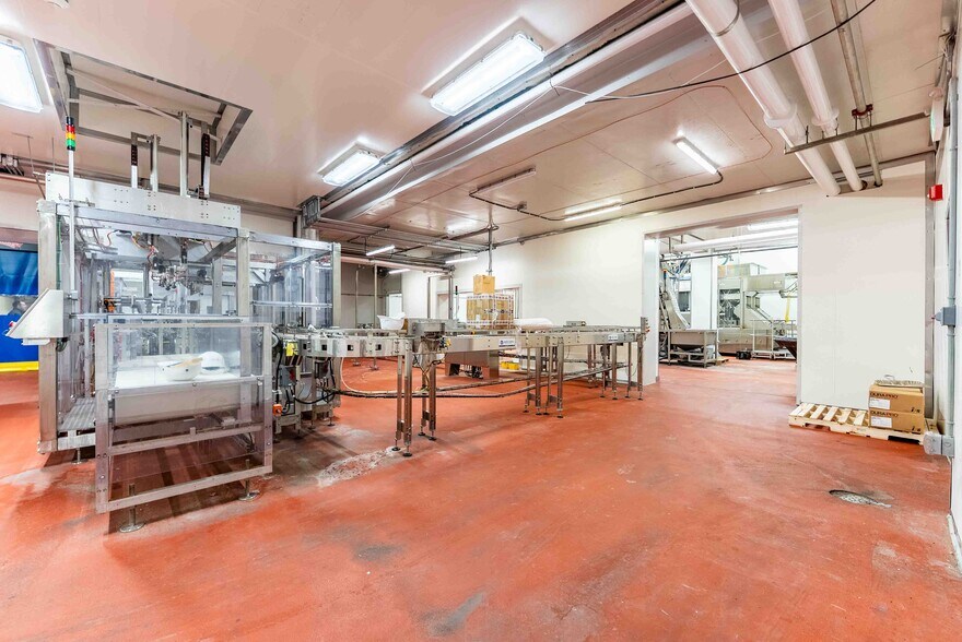 More Photos Of 500 Barrydowne Rd, Sudbury Manufacturing For Sale