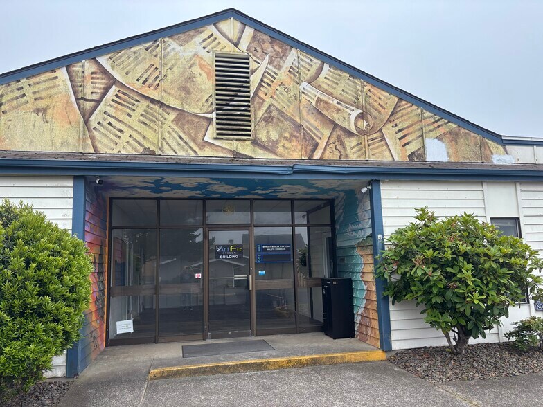 Primary Photo Of 831 NE Avery St, Newport Light Manufacturing For Lease