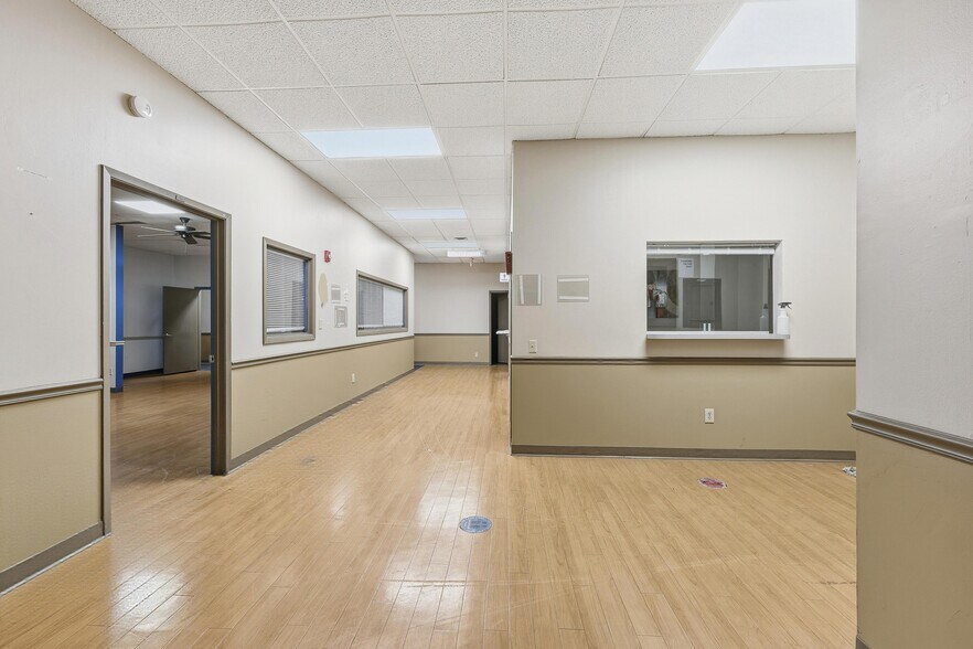 More Photos Of 899 E Broad St, Columbus Medical For Lease