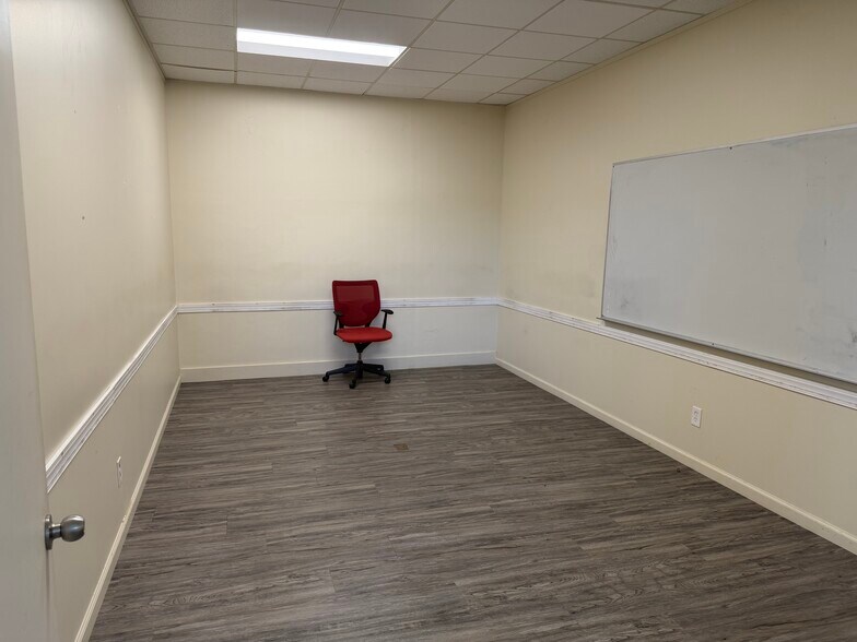 More Photos Of 515 Roswell St, Marietta Office For Lease