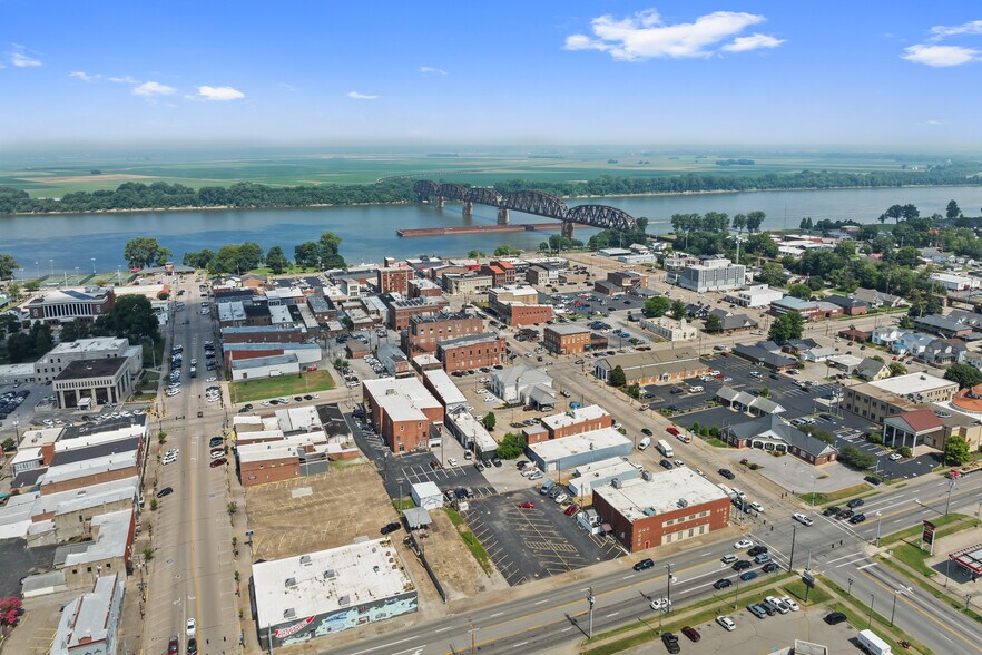 More Photos Of 120 N Elm St, Henderson Storefront Retail Residential For Sale