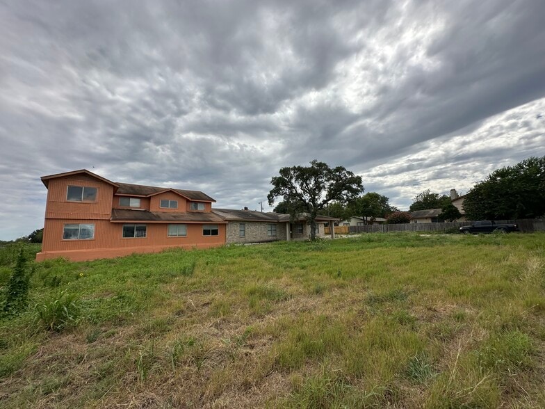 More Photos Of 6628 Crestway Dr, San Antonio Flex For Sale