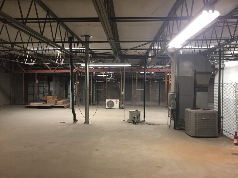 More Photos Of 6450 E Yellowstone Hwy, Evansville Warehouse For Lease