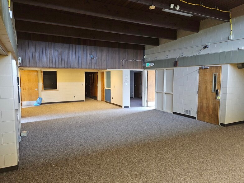 More Photos Of 522 11th SE Ave, Cambridge Office For Lease