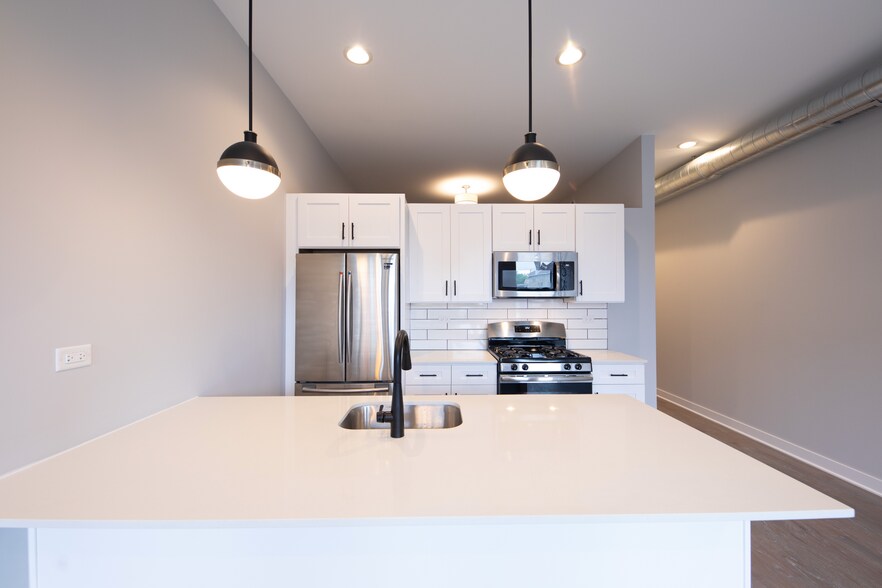 More Photos Of 1637 W Chicago Ave, Chicago Apartments For Lease