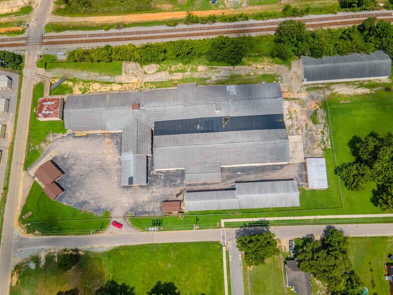 More Photos Of 800 S Wilson Ave, Dunn Industrial For Lease