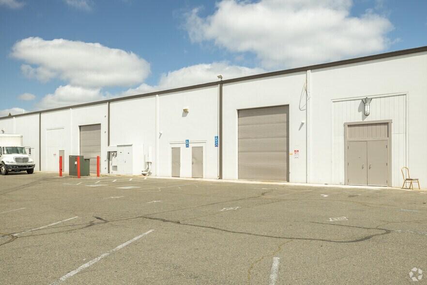 More Photos Of 11167 Trade Center Dr, Rancho Cordova Warehouse For Lease
