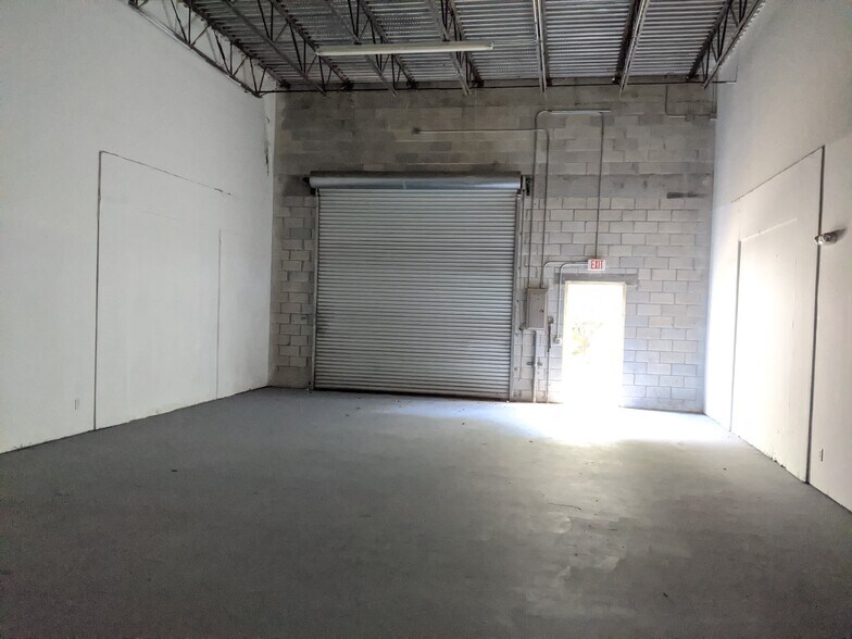 More Photos Of 845 Pop Tilton Pl, Jensen Beach Warehouse For Lease