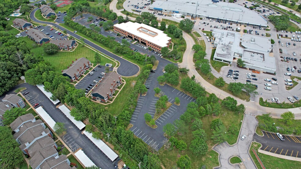 More Photos Of 1122 Town & Country Commons, Chesterfield Office For Sale