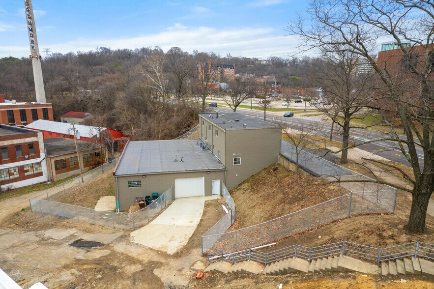 More Photos Of 3665 Central Pky, Cincinnati Warehouse For Sale