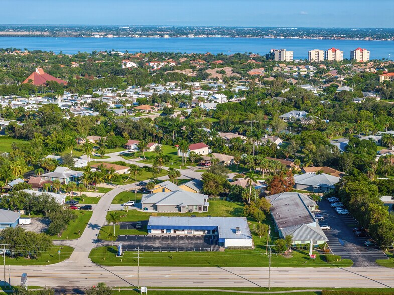 More Photos Of 15630 Mcgregor Blvd, Fort Myers Freestanding For Sale