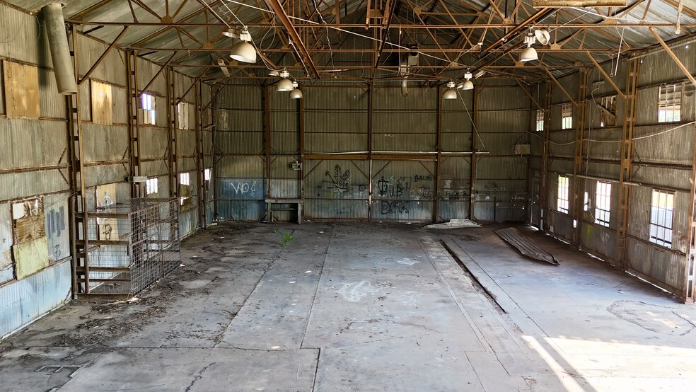 More Photos Of 305 W Houston St, Beeville Warehouse For Sale