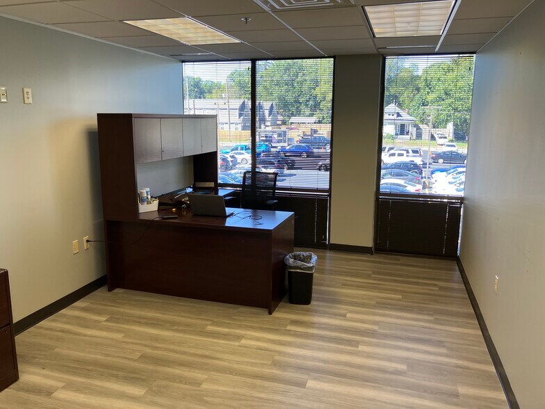 More Photos Of 2714 Union Avenue Ext, Memphis Office For Sale
