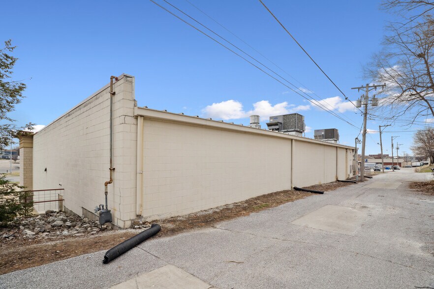 More Photos Of 1414 Main St, Keokuk Office For Sale